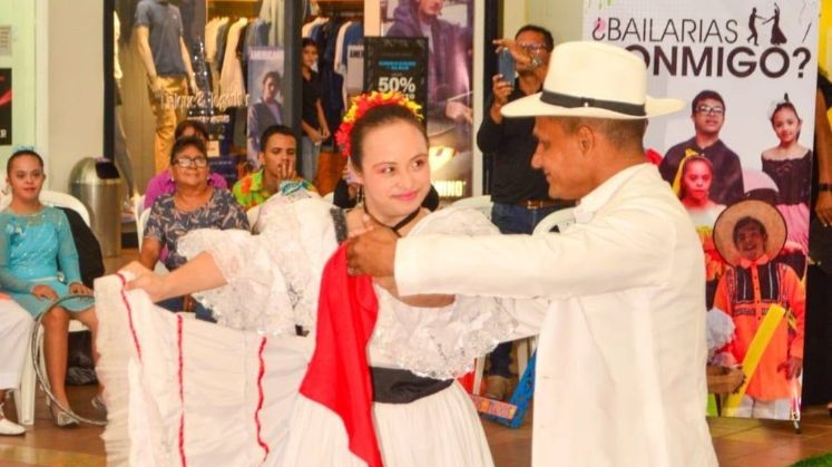 El nortesantandereano lidera una iniciativa sin ánimo de lucro que ha impactado directamente a unos 800 niños y jóvenes mediante procesos artísticos.