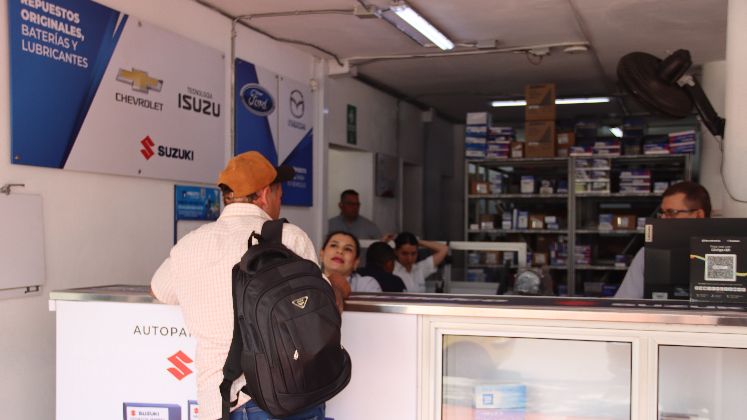 Su catálogo incluye filtros de aceite, aire, gasolina y cabina; líquidos y refrigerantes; pastillas y bandas de freno; amortiguadores, elementos de suspensión, baterías y otros componentes.