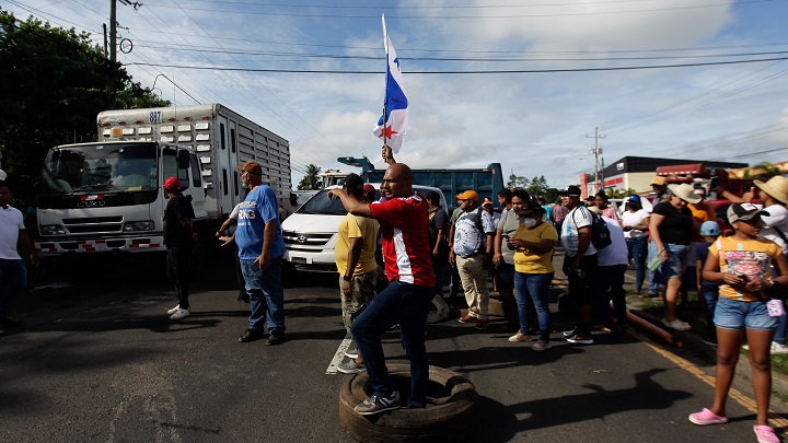Panameños "en pie de guerra" cierran vías por alza de combustible y corrupción./Foto: AFP