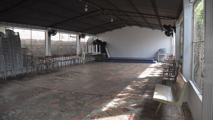 El salón comunal sería el espacio donde funcionaría la biblioteca, necesita adecuaciones.