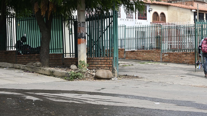 Fue encontrada por las autoridades en el sitio donde dormía sin vida y en un charco de sangre.
