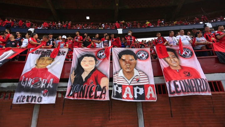 Los trapos de hinchas fallecidos