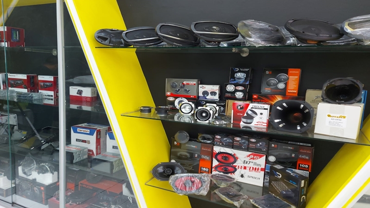 En Cúcuta se consiguen varios locales donde venden todo para el cambio del sistema de audio de los carros.