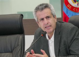Ministro Luis Fernando  Velasco aclaró que no apoya a ningún candidato