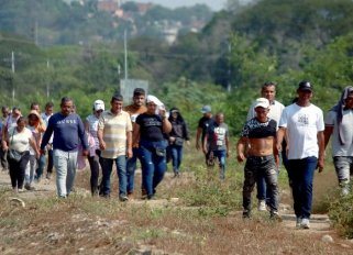 Muchos colombianos residentes en Venezuelas pasaron la frontera de manera irregular para votar/Foto Carlos Ramírez