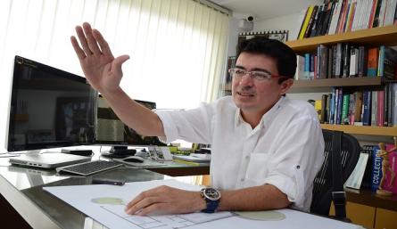  La Junta Directiva del área metropolitana de Cúcuta, convocó ayer una reunión extraordinaria para debatir el destino del arquitecto Miguel Peñaranda, director de esta entidad administrativa.