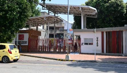 Estudiantes piden que se hagan reliquidaciones y se extienda el plazo de pago./ Foto: Jorge Gutiérrez / La Opinión 