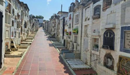 En el Cementerio Central ya no caben más muertos