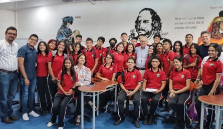 20 colegios recibieron de la alcaldía salas de bilingüismo/Foto cortesía