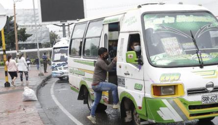 Algunos empresarios del sector señalan estar de acuerdo solo si el Estado otorga el beneficio, sin embargo, otros opinan que no es viable y que, aún en $2.600 el pasaje sigue siendo económico. / Foto: Archivo / La Opinión 