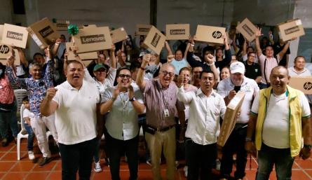 Juntas de Acción comunal recibieron computadores de la alcaldía./Foto Cortesía
