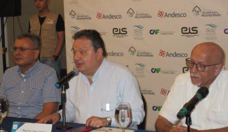 Directivos de Andesco, EIS Cúcuta y Aguas Kpital, unidos en Seminario de acueeducto y alcantarillado./Foto Orlando Carvajal/La Opinión