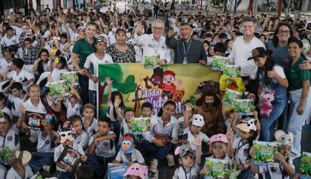 La alcaldía inició en las escuelas la entrega de la cartilla 'Toda vida es sagrada'