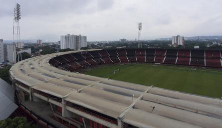 El estadio General Santander se demorará en la refacción total de las luminarias.   