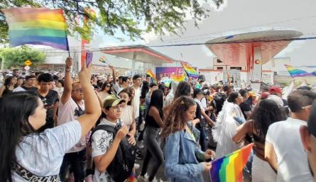 Miles de personas se unieron a la movilización que duró cerca de dos horas./ Fotos: La Opinión 