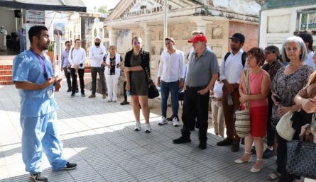 Visita de los senadores al cementerio Municipal de Cúcuta./Foto Cortesía