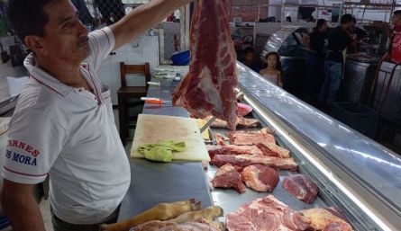 Para los expendedores la medida no aseguraría bajar el precio de la carne al consumidor/Foto Orlando Carvajal/La Opinión