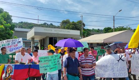 Reservistas de la Policía exigen mejoras en servicio de salud