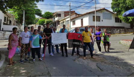Cierran calles en El Contento