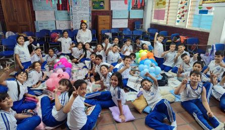 En el ejercicio, los niños aprovecharon la separata infantil de La Opinión. Foto / Cortesía. 