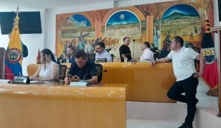 La sesión estaba citada para las 8:00 de la mañana, pero empezaron tarde y no llegaron todos los munícipes./Foto La Opinión 