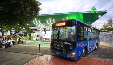 Para poder suministrar la energía al bus eléctrico CENS realizó una inversión cercana a los 160 millones de pesos. / Foto: Nicolás Mojica. 