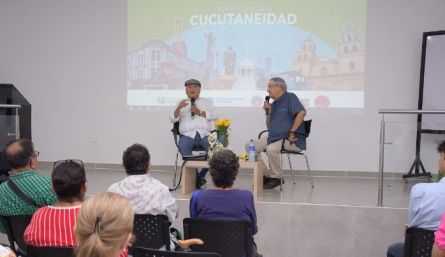 Gustavo Gómez y David Bonells, en una de las sesiones del diplomado. / Foto: Cortesía / La Opinión