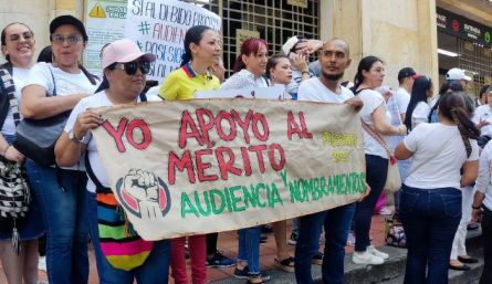 Los profesores ya habían advertido que, de no obtener soluciones,  protestarían, y así lo hicieron. Esperan que lo acordado se cumpla. /Fotos: Cortesía / La Opinión 