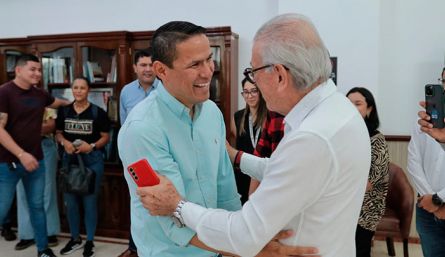 El alcalde Jairo Yáñez (derecha) y electo Jorge Acevedo (izquierda). Este funcionario les cuesta a los cucuteños, al año, $218.578.104./ Foto Archivo