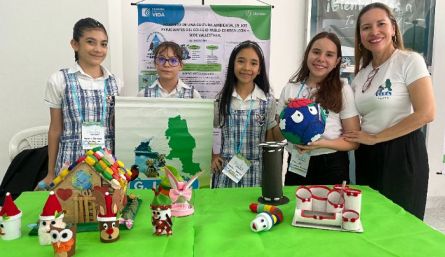 Karen Santiago, Yoeli Villalobos, María Guadalupe Saavedra, Hade Castro y Laura Vianey Barrera (Colegio Pablo Correa León de Cúcuta).