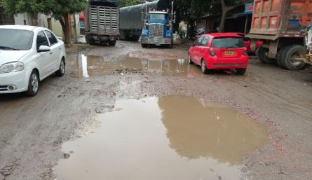 Las vías de La Ínsula son un verdadero desastre porque no reciben mantenimiento desde hace dos décadas/Foto Orlando Carvajal