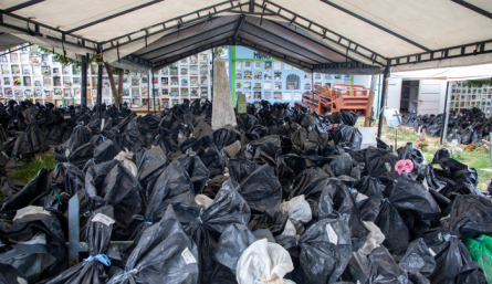 Empacados en bolsas negras, sin ningún tipo de identificación, fueron hallados miles de cuerpos en el Cementerio Central de Cúcuta.