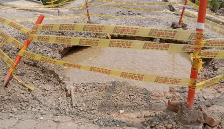 El cráter impide el acceso a las torres de la urbanización. / Foto: Nicolás Mojica. 