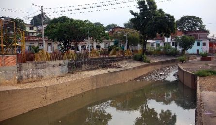 Los residuos de toda la comuna 10 van a parar al desarenador. /Foto: Nicolás Mojica. 