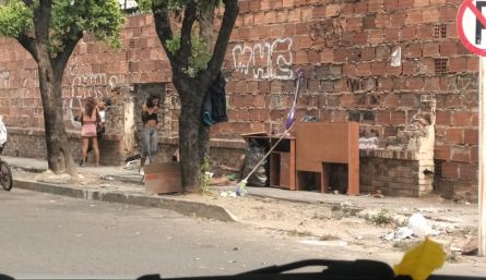 Habitantes merodean a diario por las casonas abandonadas. 