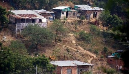 inseguridad, contaminación, calles destapadas, falta de alcantarillado y pozos sépticos, los problemas del barrio. / Foto: Carlos Ramirez.