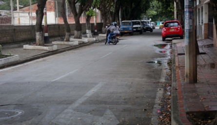 Las calles del barrio Colsag se han convertido en doble vía a causa del desvanecimiento en la demarcación vial