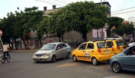 Esta vía que conecta con el Canal Bogotá es peligrosa por el alto índice de accidentes de tránsito./ Foto: Carlos Ramirez.