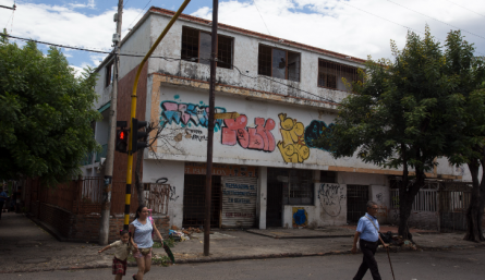 l inmueble ha sido vandalizado y desvalijado por completo.