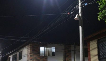 Las alarmas fueron instaladas en sectores estratégicos de los barrios. / Foto: Archivo.