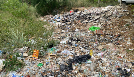 Los escombros y las quemas se evidencian en el sitio y ello agudizan la contaminación.