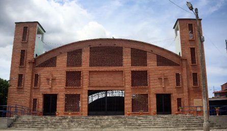 La Parroquia Santos Apóstoles ha tenido varias remodelaciones en su infraestructura./ Foto: Carlos Ramírez.