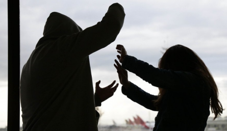 El Gobierno Nacional firmó Ley que elimina beneficios a los feminicidas. 