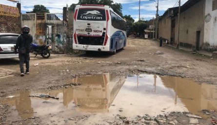El gran flujo de buses y camiones en la zona ha deteriorado las vías./ Foto: Cortesía.