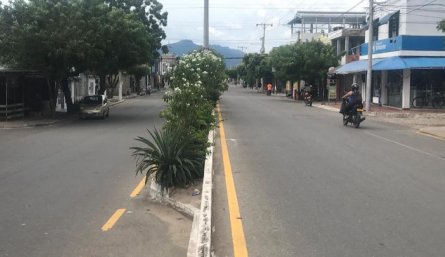 En la doble vía de Siglo XXI falta señalización y se han presentado muchos accidentes./ Foto: Nicolás Mojica 
