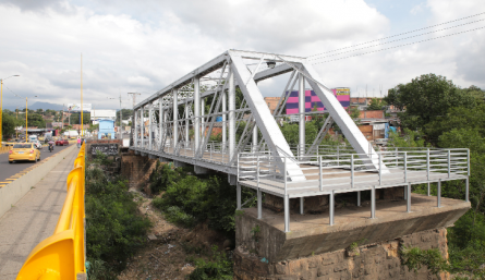 El Puente San Luis es una obra de ingeniería traída a la ciudad a finales del siglo XIX, que según Pro Cúcuta tiene un potencial turístico importante para Cúcuta. 