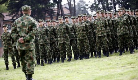 MILITARES-ESCUELA
