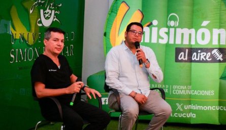 Jhon Franklin Espinosa Castro, coordinador de Publicaciones y Manuel Ernesto Riaño Garzón, jefe del Departamento de Investigación e Innovación, son los líderes de la REDCIEN. /Foto cortesía