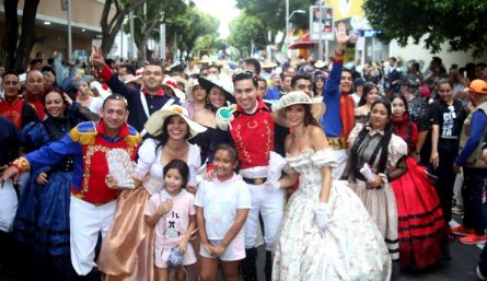 La carroza de la Loma de Bolívar fue escenificada por los despachos de Prensa, Gobierno y Seguridad/Foto Carlos Ramírez