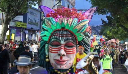 Carroza del Indio Motilón, elaborada por Aguas Kpital Cúcuta/Foto Carlos Ramírez